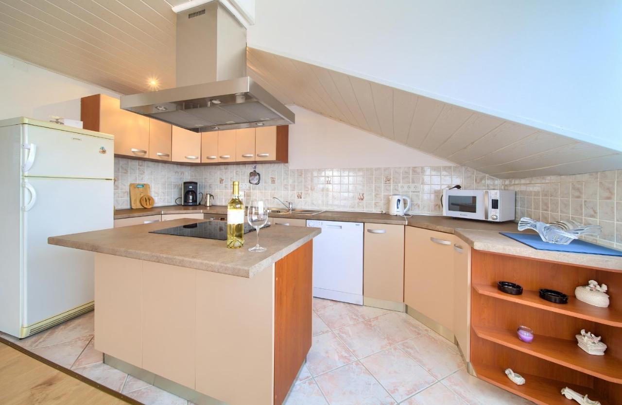 Apartment Mladen Krk Town Luaran gambar