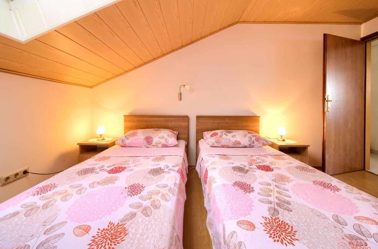 Apartment Mladen Krk Town Luaran gambar